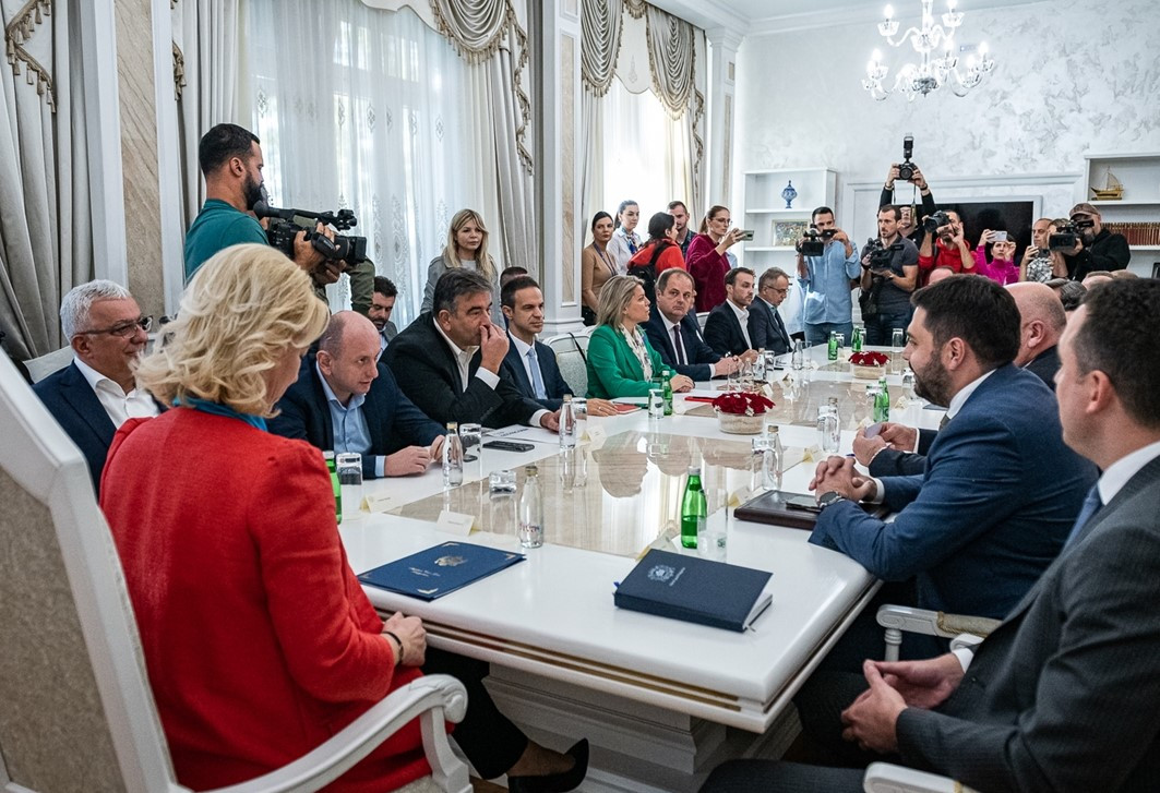 Predstavnici DF-a, Prave i UCG napustili sastanak o prevladavanju krize