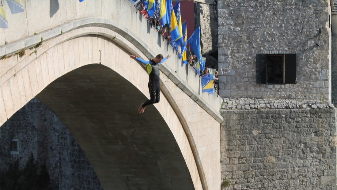 Obilježena 29. godišnjica: Skok bez aplauza, cvijeće u Neretvi
