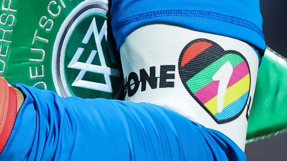 Njemačka vlada izrazila žaljenje zbog zabrane kapitenskih traka s natpisom 'Jedna ljubav'