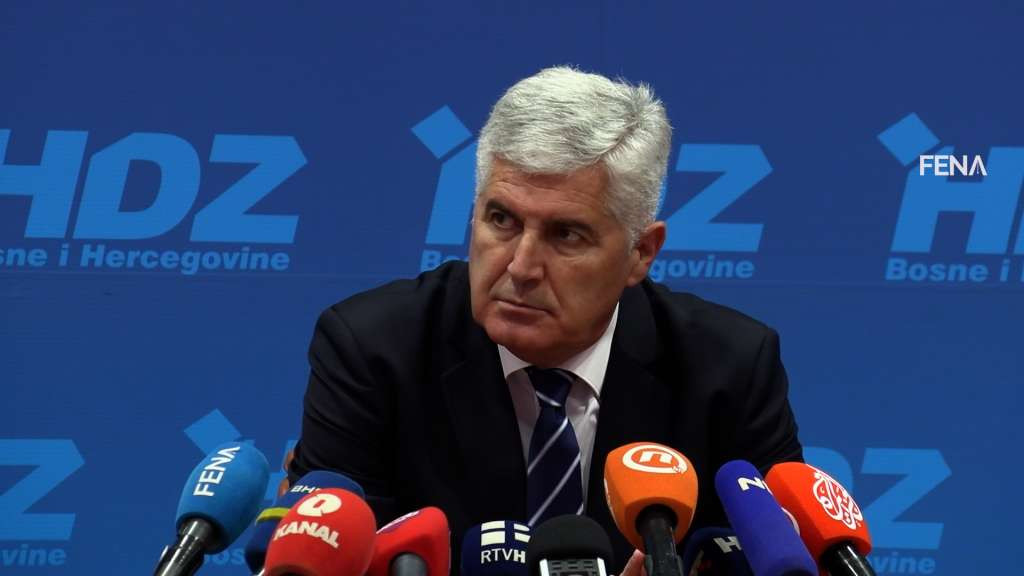 Čović pozvao sve da "slave višenacionalni karakter naše domovine"