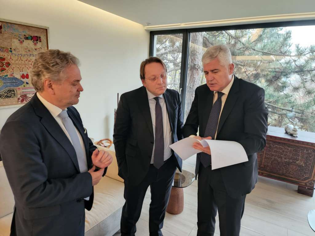 Čović s Varhelyijem: Kandidatski status za BiH prioritetan