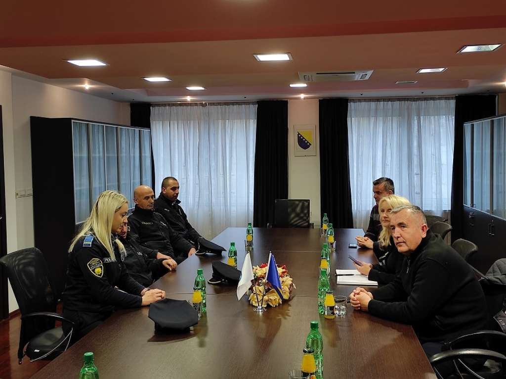 U Bihaću upriličen prijem za policajce koji su spasili čovjeka iz Une