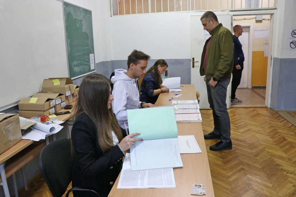 Otvorena birališta u Mostaru: Glasanje protiče bez problema