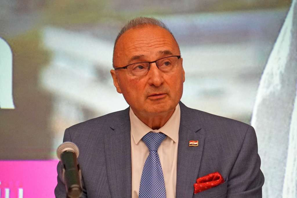 Grlić Radman kaže da je Schmidtova intervencija u izborni zakon očekivana