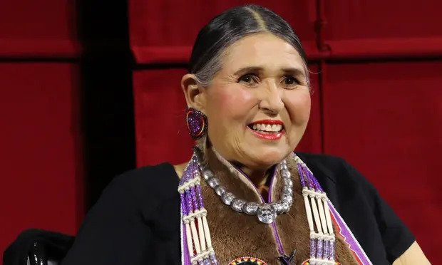 Preminula glumica Sacheen Littlefeather koja je u ime Marlona Branda odbila Oscara