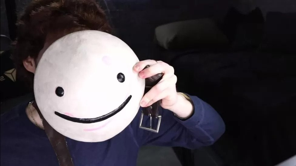 Popularni Minecraft YouTuber Dream otkrio lice