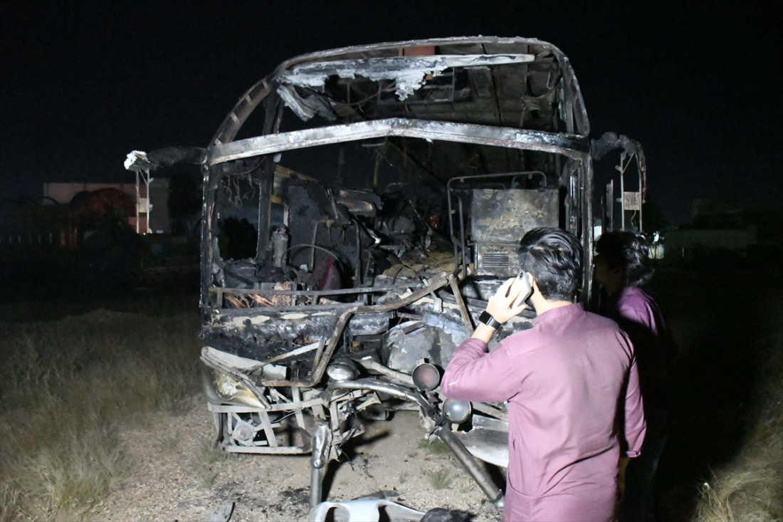 Zapalio se autobus u Pakistanu, poginulo najmanje 18 osoba