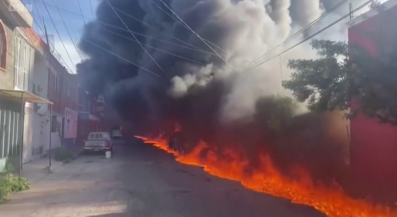 Ogromna vatra gutala željeznicu i kuće u Meksiku
