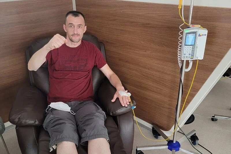 Pomozi.ba ponovo pokrenulo apel za Adisa Merdana koji boluje od karcinoma debelog crijeva