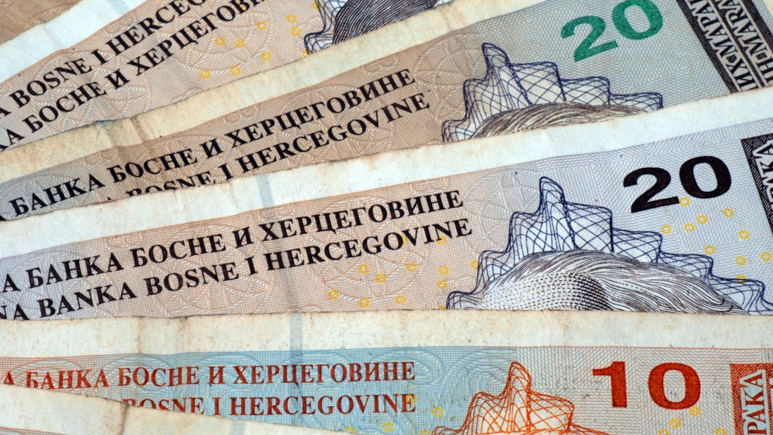 Vlada RS donijela odluku o podjeli po još 100 KM mladima