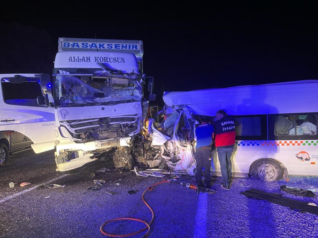 U sudaru kamiona i minibusa u Turskoj poginulo sedam osoba