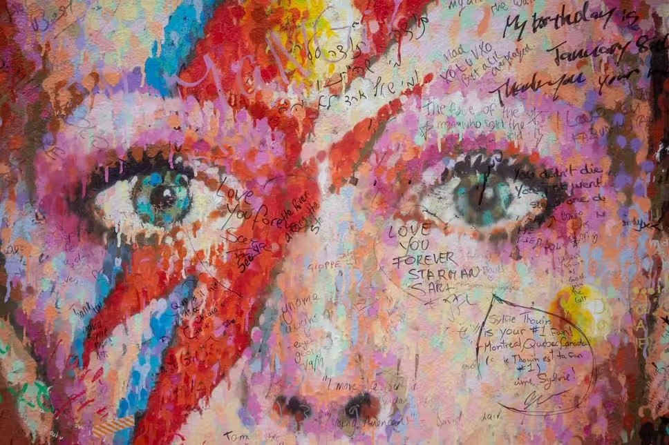 Rukom pisani tekst pjesme Starman Davida Bowieja na aukciji