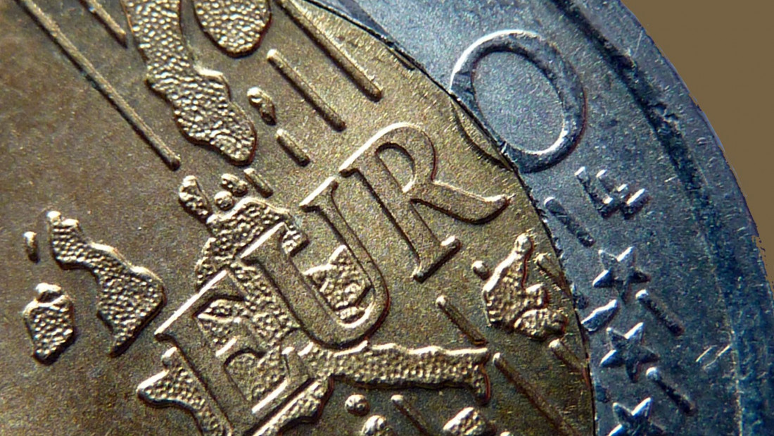 Euro pao na novi 20-godišnji minimum u odnosu na dolar