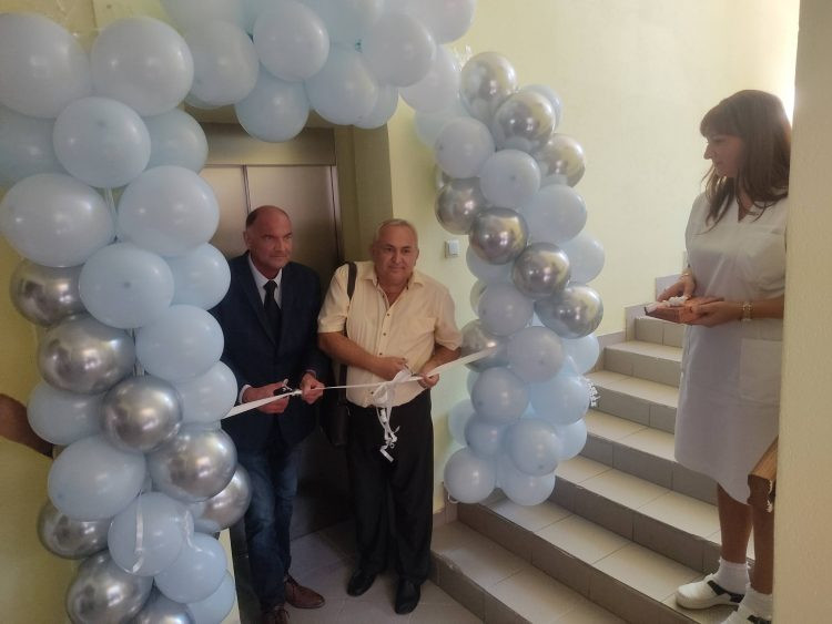 U BiH pred izbore otvaraju sve i svašta, od liftova, benzinskih stanica, kontejnera, do bankomata