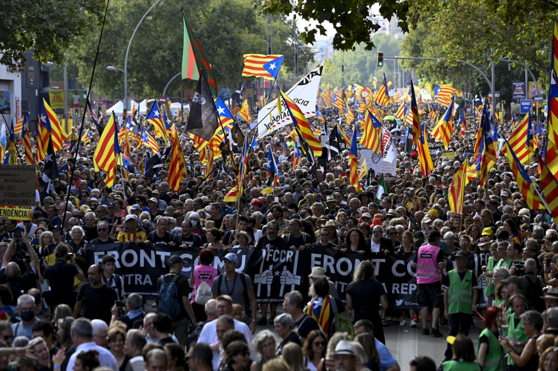 Stotine hiljada građana Barcelone obilježilo Nacionalni dan Katalonije