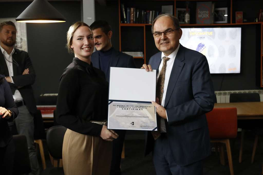 Schmidt: Dozvoliti mladima da više učestvuju u donošenju političkih odluka