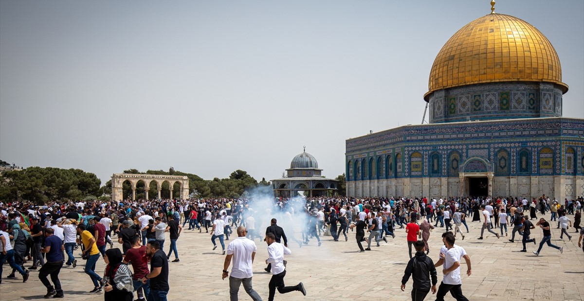 U napadu izraelske policije u Al-Aksi povrijeđeno 20 Palestinaca
