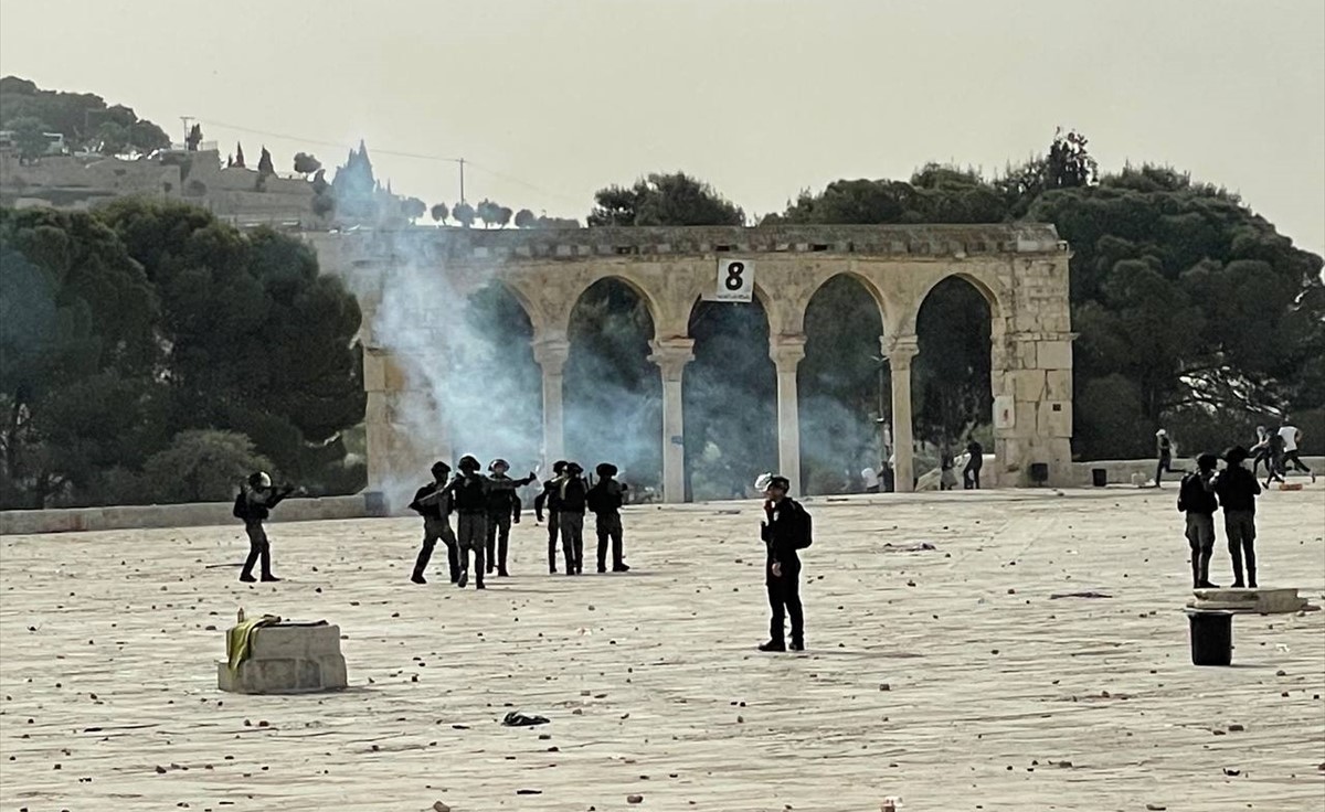 Al-Quds: Izraelska policija ponovo napala Palestince nakon sabah-namaza
