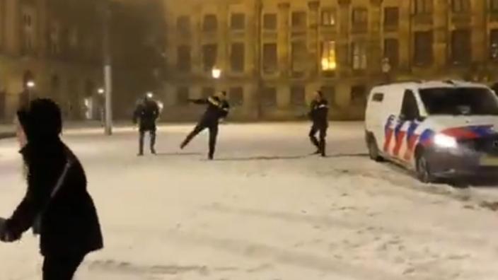 Policija ne smije kršiti restriktivne mjere grudajući se s građanima