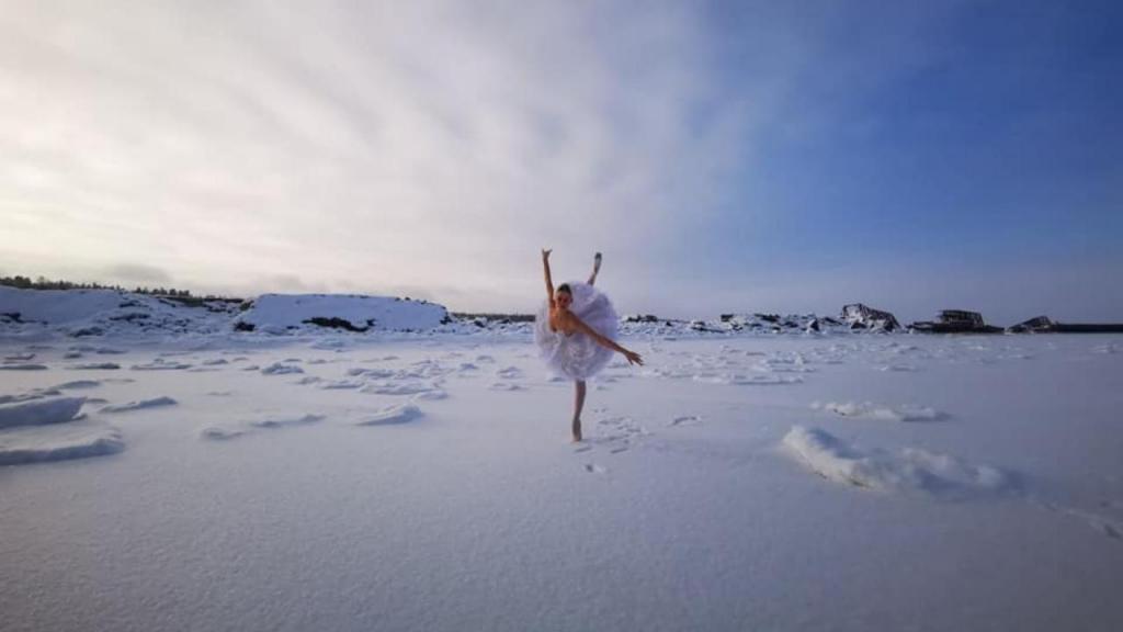 Ruska balerina na minus 15 Celzijevih izvela scenu iz Labuđeg jezera
