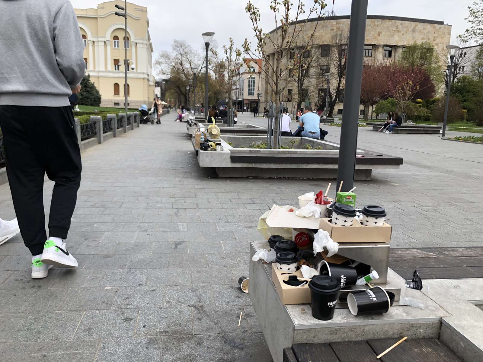 Odvoz otpada u Banjaluci obustavljen, ulice pune smeća