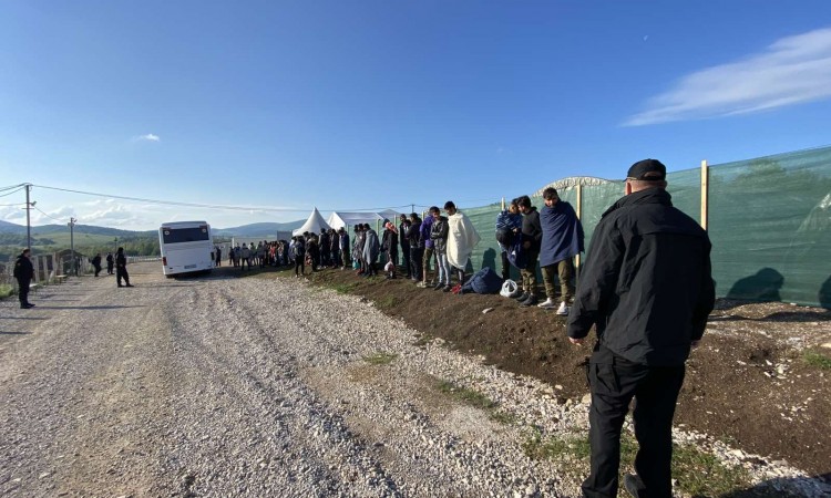 Izmještena 62 migranta s četiri lokacije na području grada Bihaća