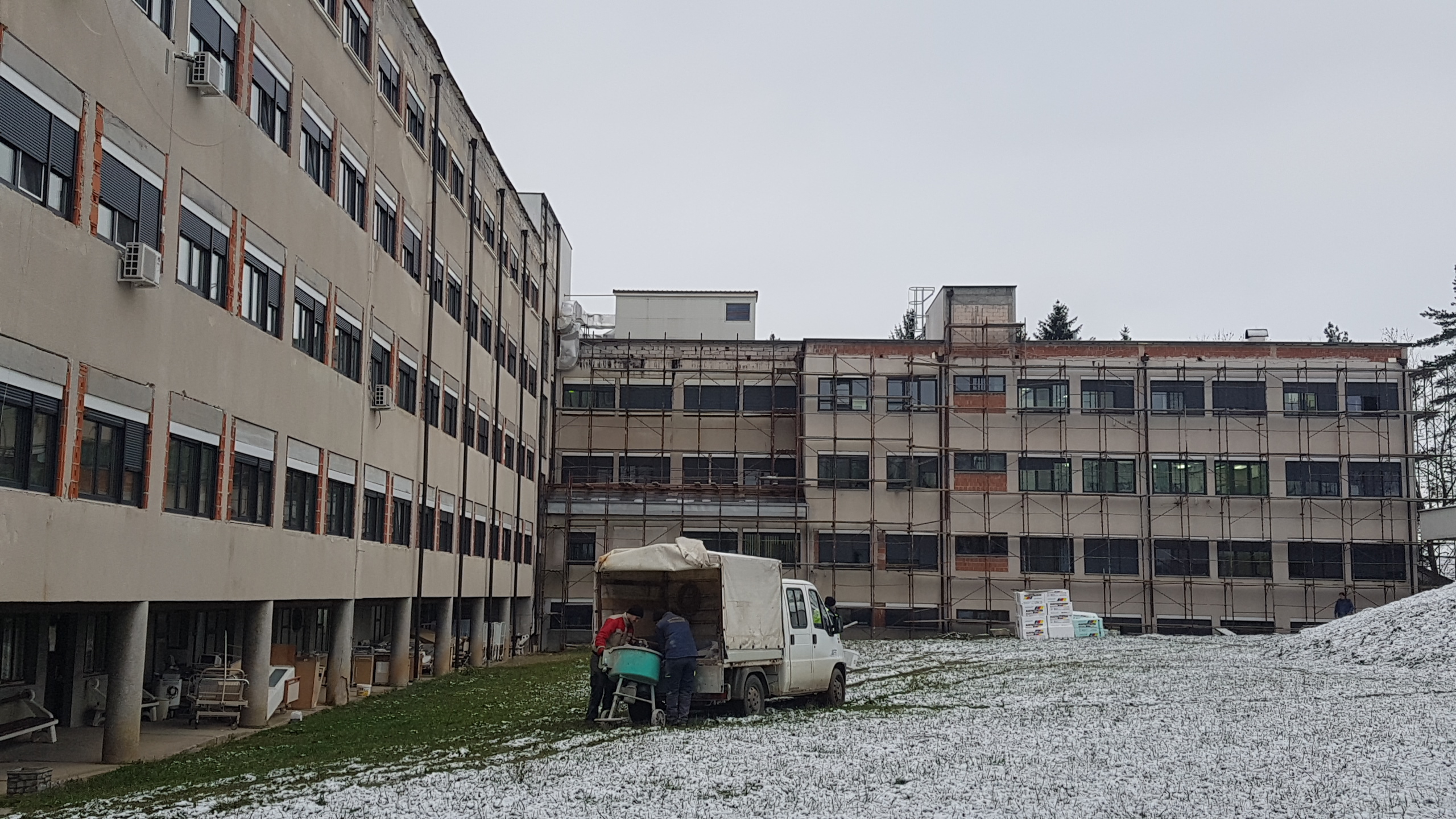 Zdravstvenim radnicima USK kasne plate, bihaćkoj bolnici blokiran račun