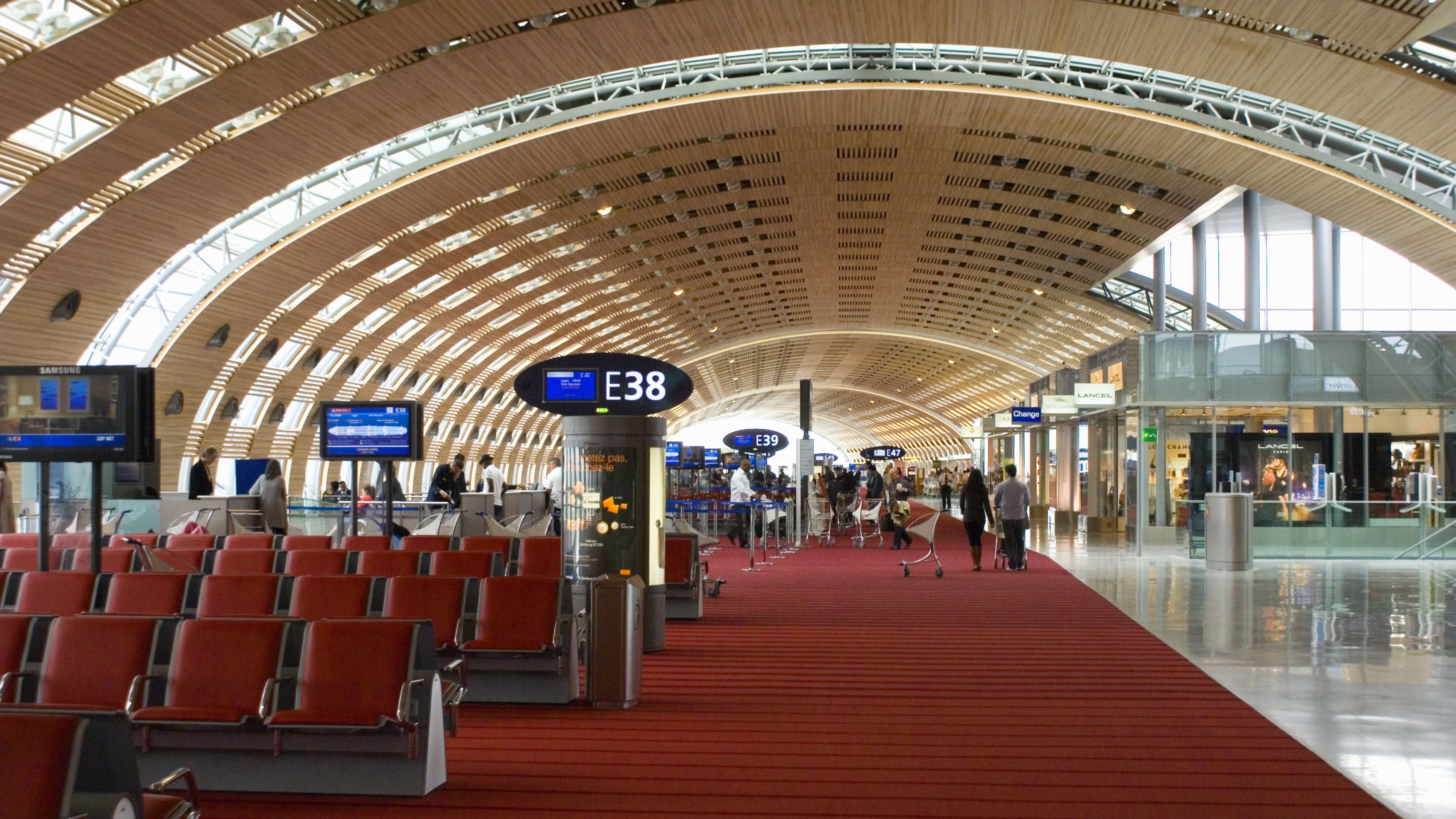 Zračne luke Istanbul i Charles de Gaulle prve po broju putnika u 2020.