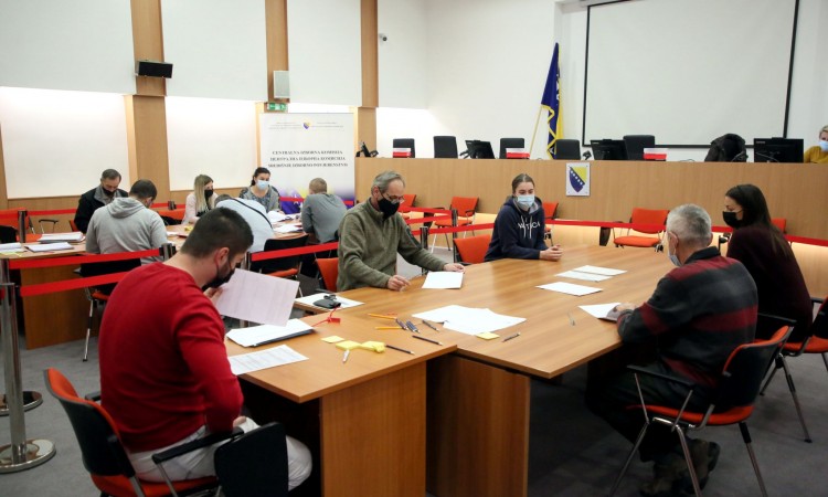 U sjedištu CIK-a počele aktivnosti za brojanje glasova birača u odsustvu