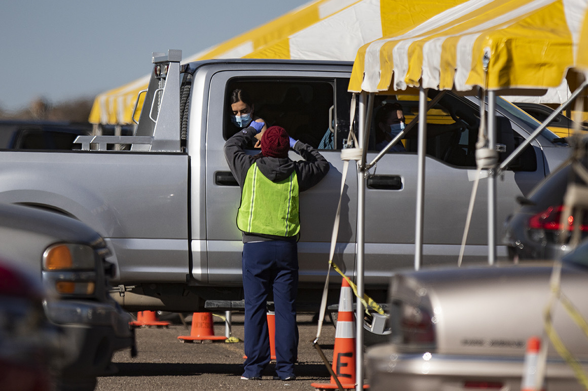 U SAD-u broj mrtvih od covida prvi put ispod 1000 u više od tri mjeseca