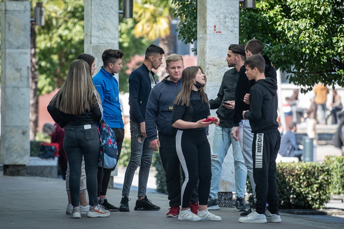 CG: Broj zaraženih i umrlih raste, vojska i policija kontrolišu poštivanje mjera