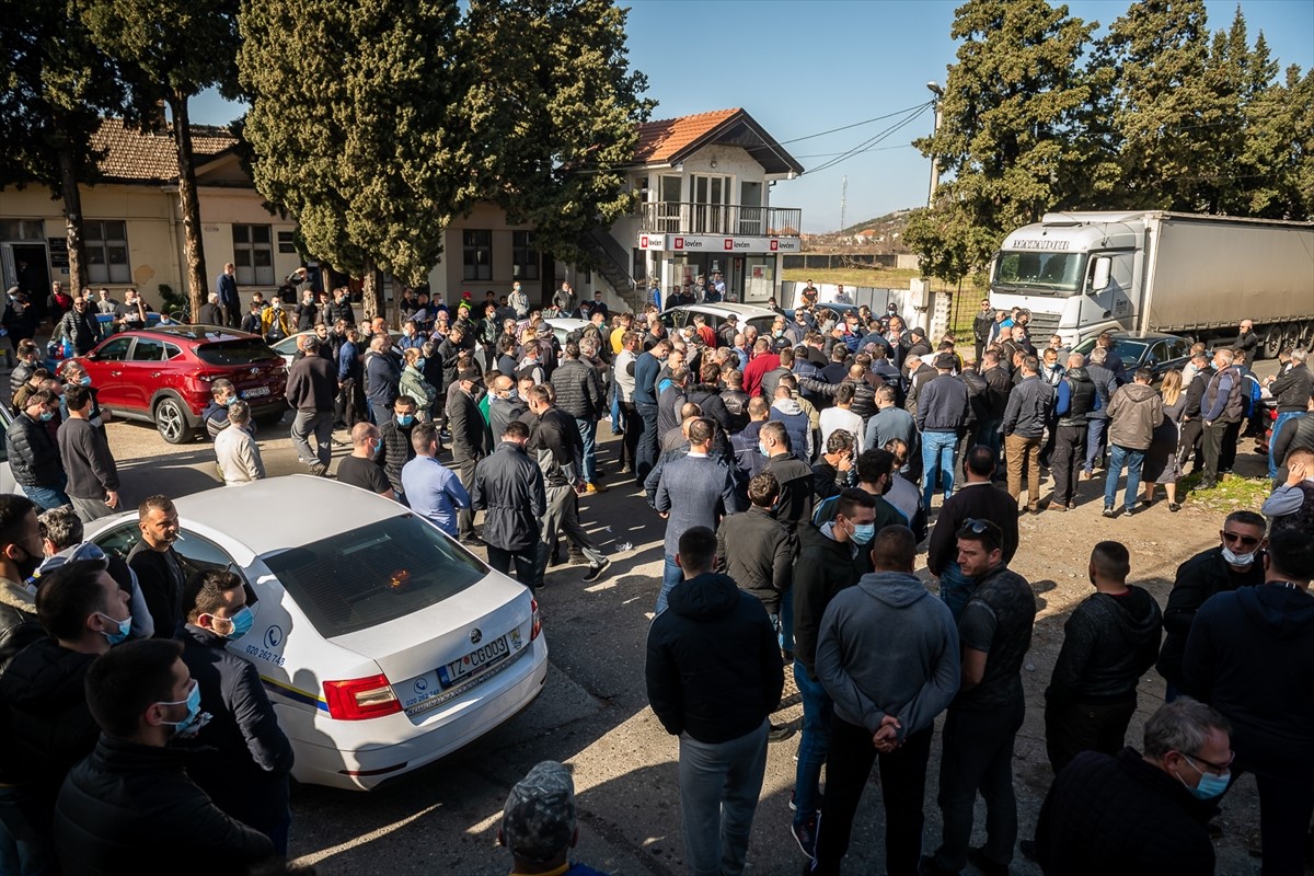 Građani blokirali Tuzi: Odbijaju nove mjere Vlade Crne Gore