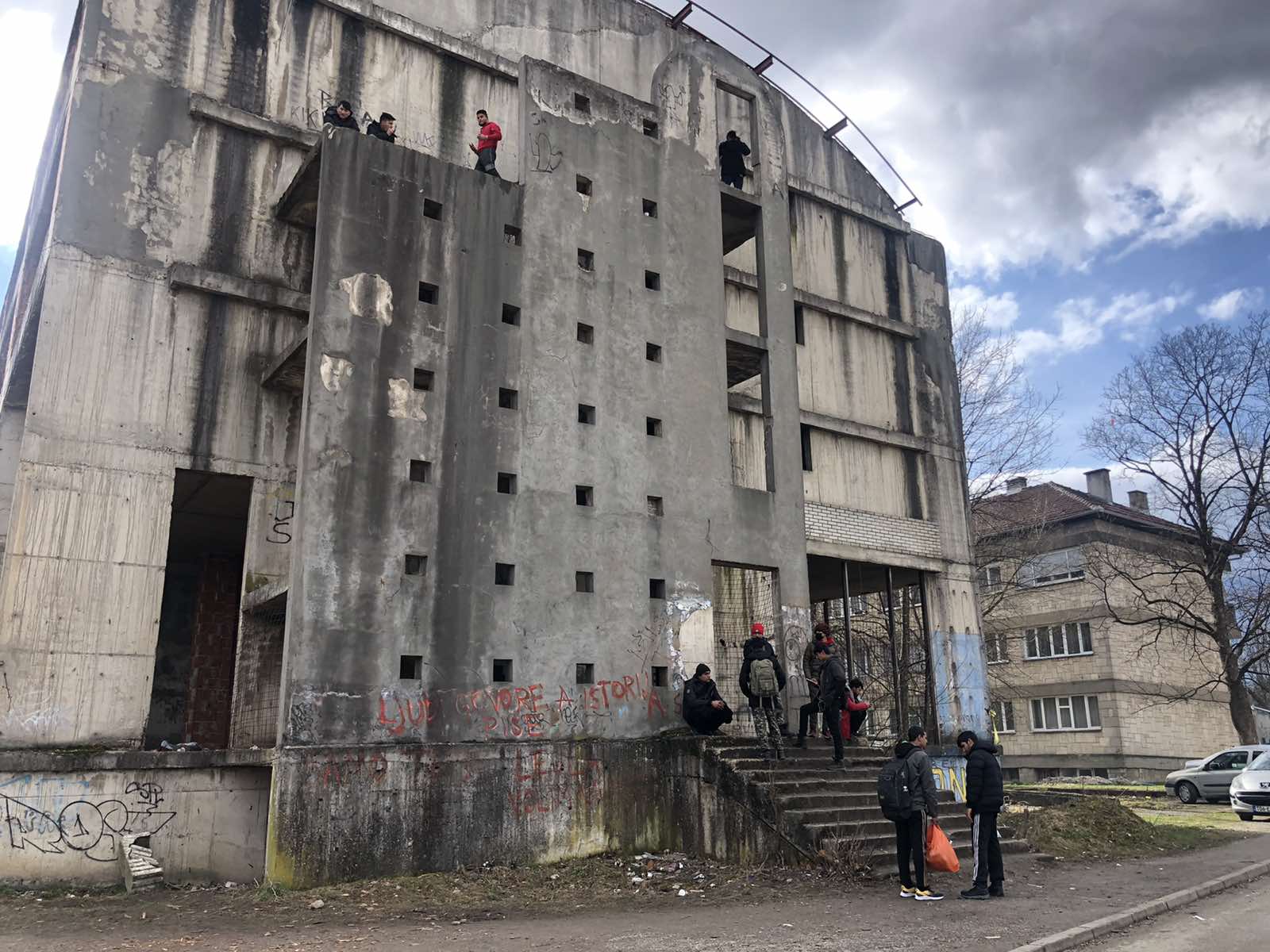 Oko 350 migranata u Lipi zaraženo šugom, mjesta za paniku nema