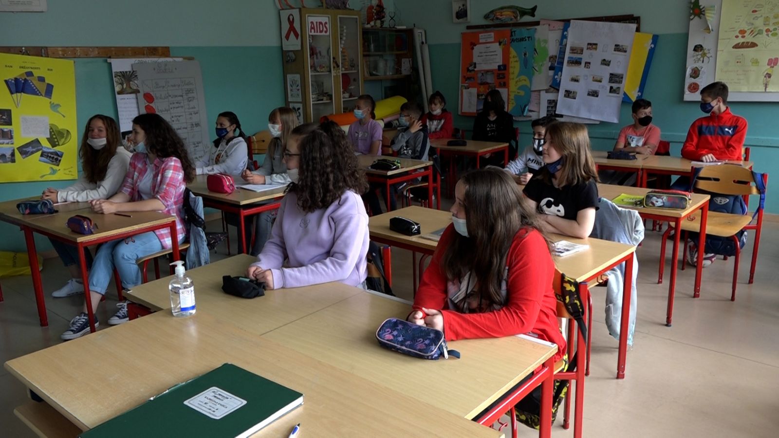Travnički osnovci od danas svi zajedno ponovo u klupama