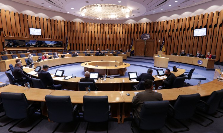 Nisu usvojene izmjene Zakona o javnim nabavkama i Zakona o lijekovima