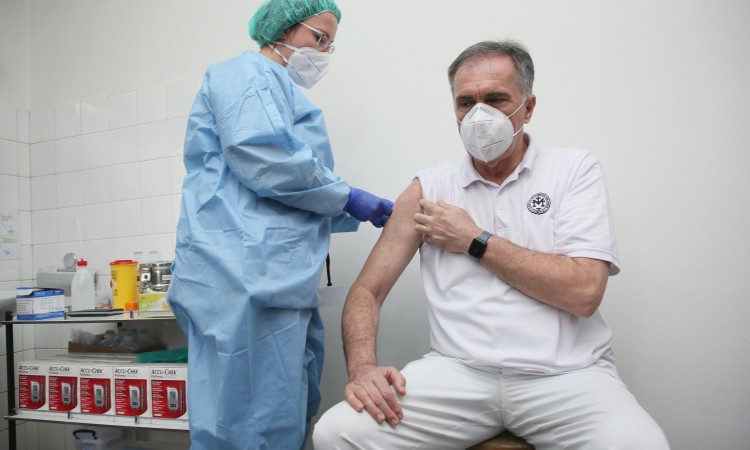 U KS-u vakcinisani uposlenici u javnom i privatnom sektoru zdravstva