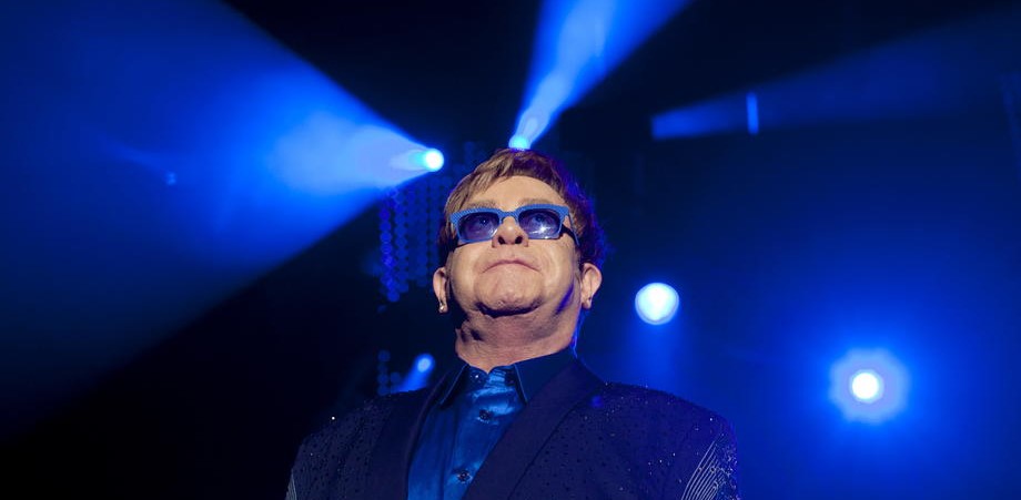 Elton John kritizirao licemjerje Vatikana nakon stava o istospolnim brakovima