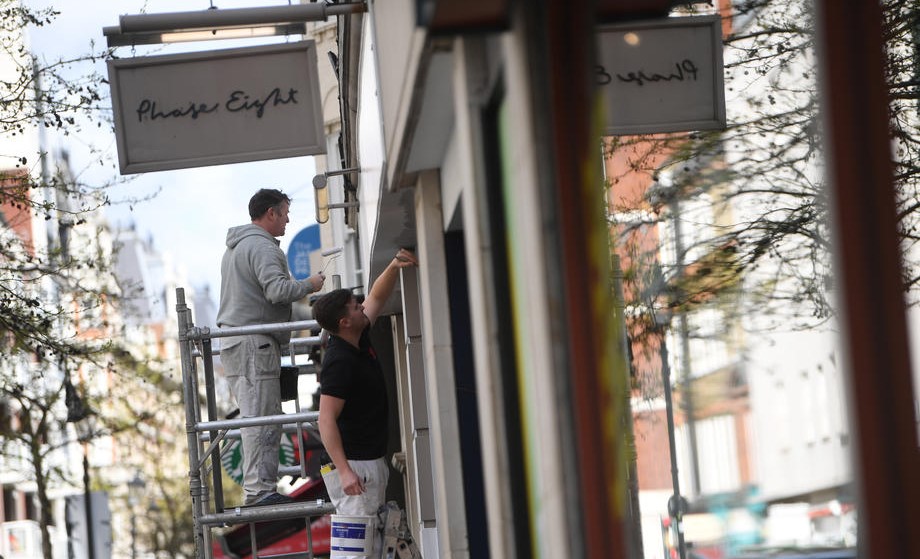 U Engleskoj ponovo otvoreni pabovi, prodavnice, teretane