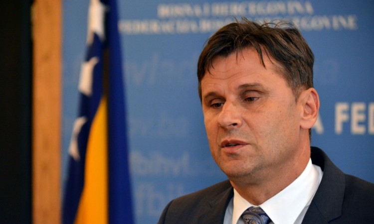 Novalić: Razmotriti uvrštavanje medijskih radnika u prioritete za vakcinisanje