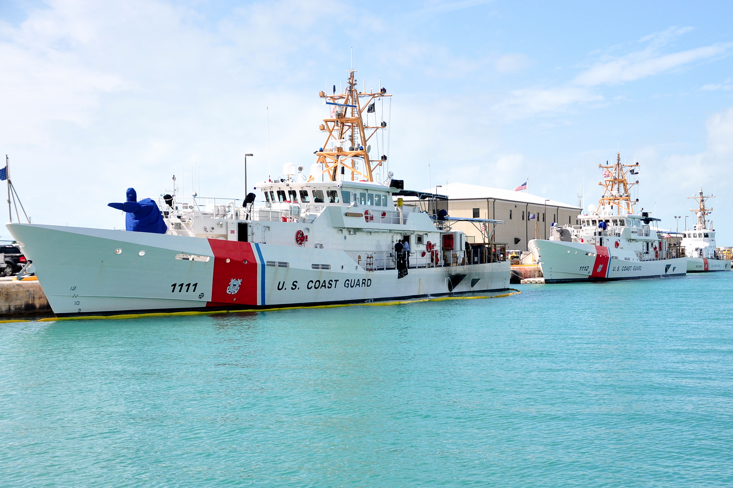 Dvoje mrtvih u prevrtanju broda u blizini Floride, traga se za 10 osoba