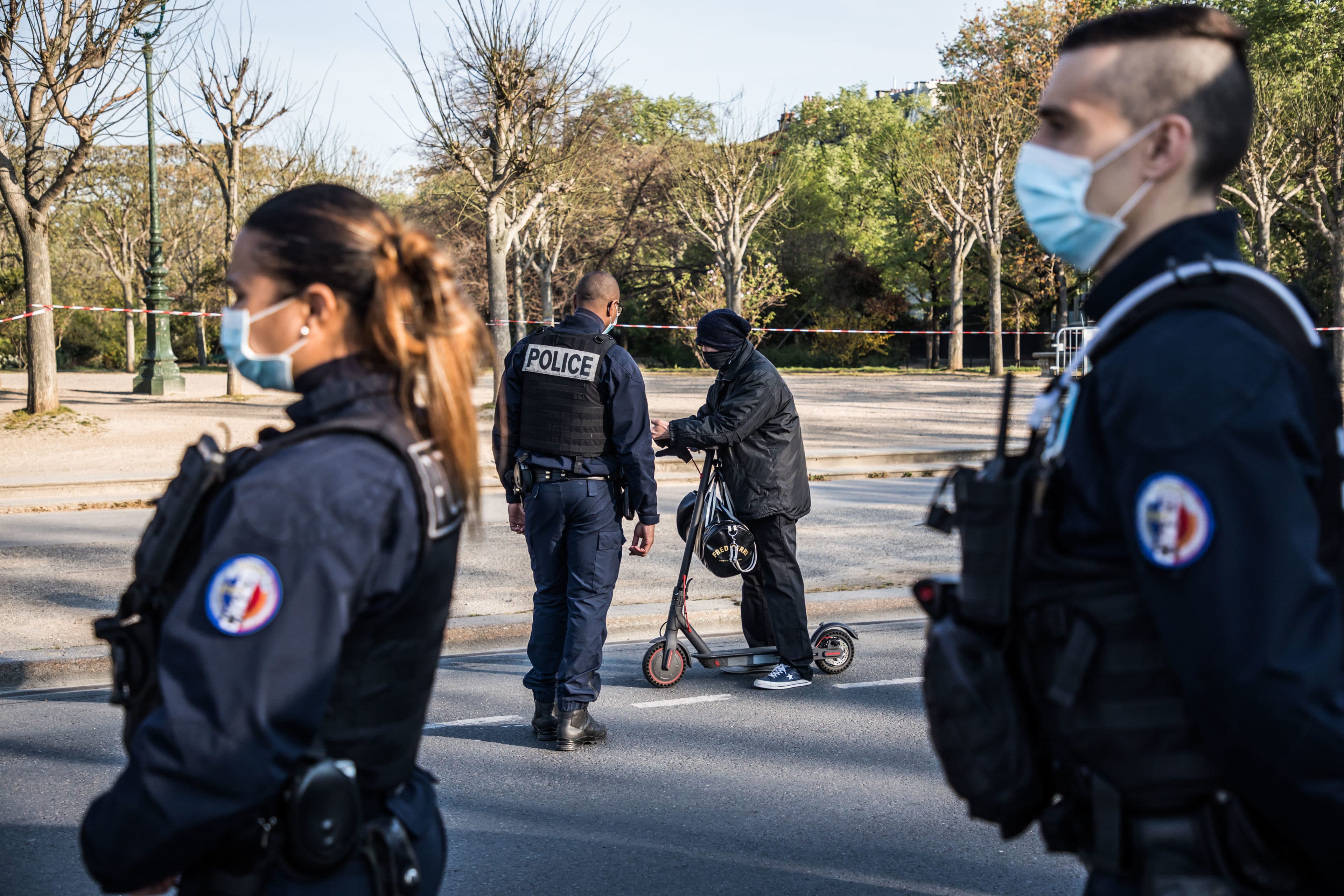 Snimljeni kako plešu macarenu: Policajci suočeni s kaznama zbog zabave tokom pandemije