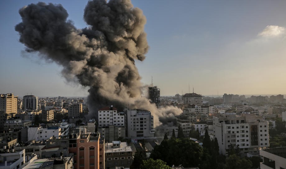 Izrael gomila snage duž granice s Gazom, raketni i zračni udari eskaliraju