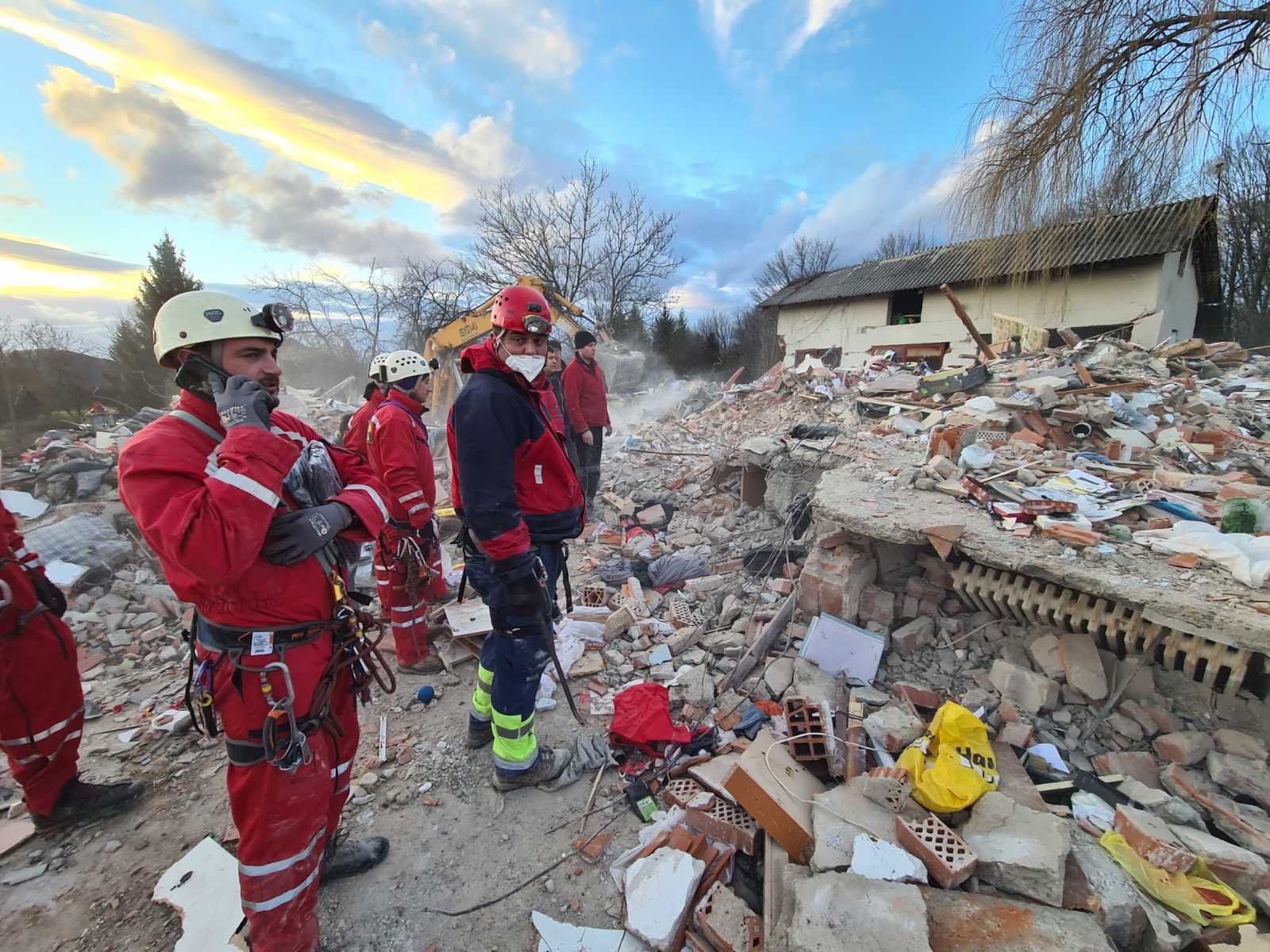 Kostanjević: Trese se jutros u Glini, neke kuće sravnjene, padaju dimnjaci