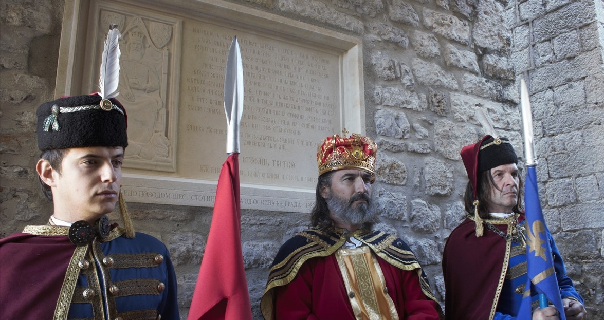 Herceg Novi: Otkrivene spomen-ploče Zuki Džumhuru i kralju Tvrtku I Kotromaniću