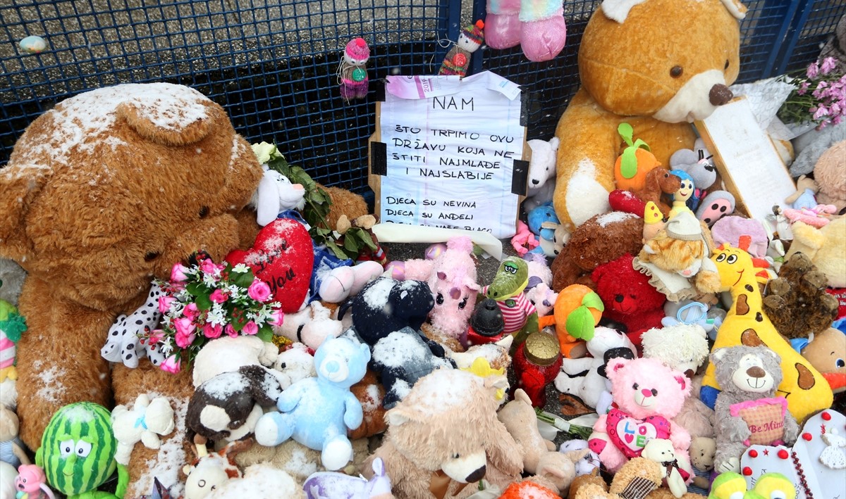 Građani Hrvatske odaju počast preminuloj djevojčici