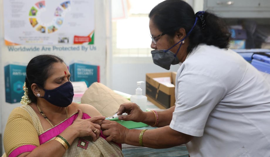 Indiju mnogi hvale zbog izvoza cjepiva, građani nezadovoljni