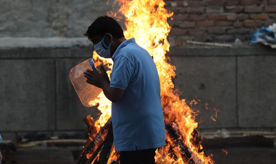 Broj preminulih od koronavirusa u Indiji prešao granicu od 300.000