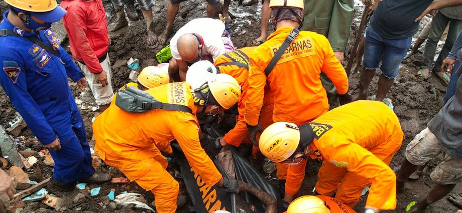 U istočnoj Indoneziji više od 100 poginulih u poplavama i odronima