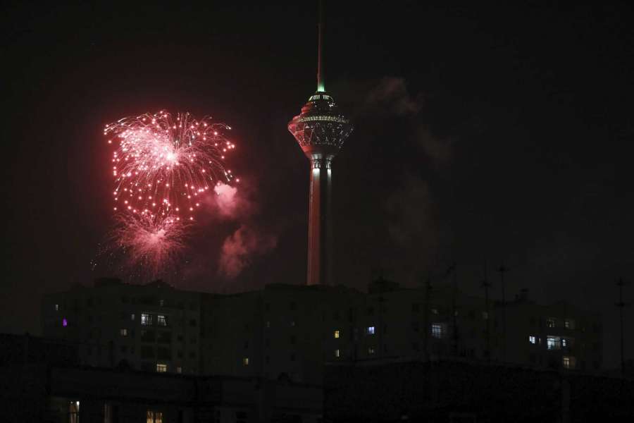 Iranci, zbog epidemije, na godišnjicu revolucije izlaze na ulice u automobilima i na biciklima
