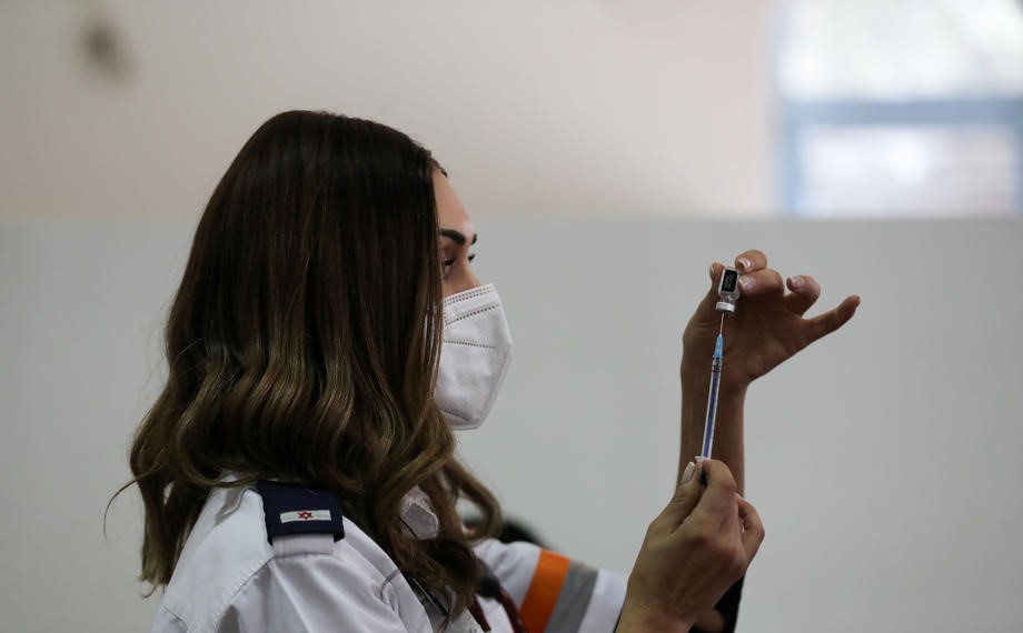 Više od polovice Izraelaca primilo obje doze cjepiva protiv covida-19